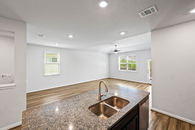 Building Photo - Greenbelt, Second En Suite, Media and Game...
