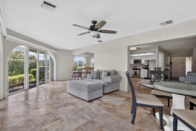 Building Photo - 213 Rio Vista Cir