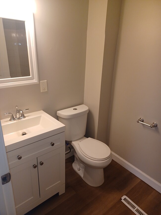 Building Photo - 10567 Decker Ave