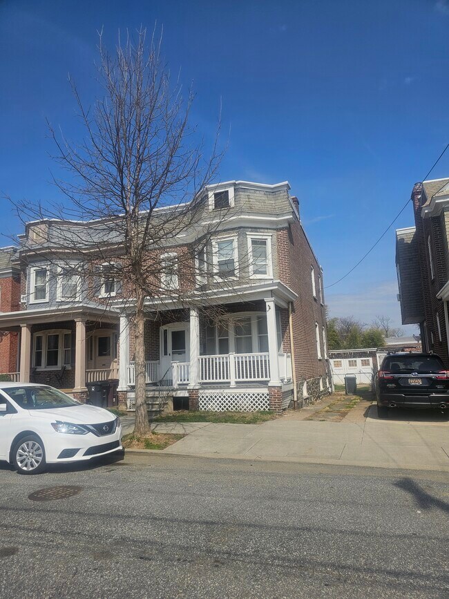 Primary Photo - 605 W 25th St