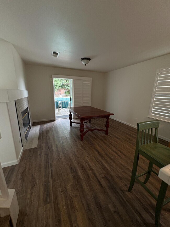 Building Photo - 3437 Greenfield Ave