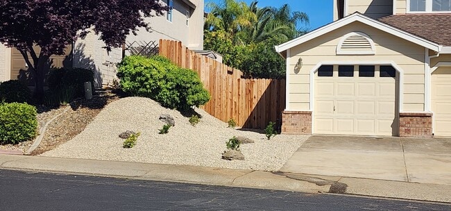 Building Photo - Spacious 4BR Home in Desirable Folsom Neighborhood – Move-In Ready May 1, 2026