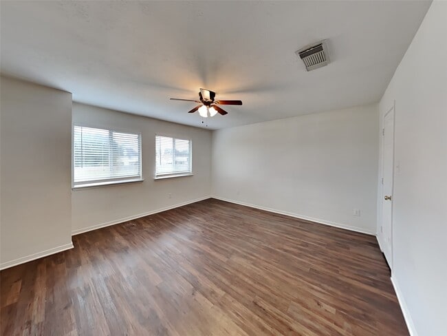 Building Photo - 3719 Pine Lake Dr