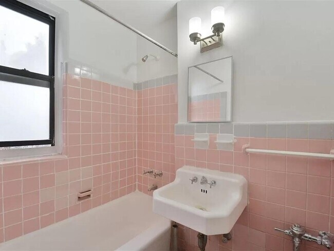 Building Photo - 2420 Morris Ave