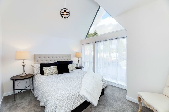 Building Photo - West Seattle Townhome w/ Rooftop Deck, Par...