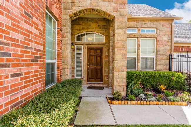 Building Photo - 6639 Larocke Trail