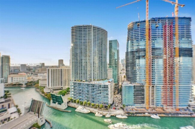 Building Photo - 475 Brickell Ave