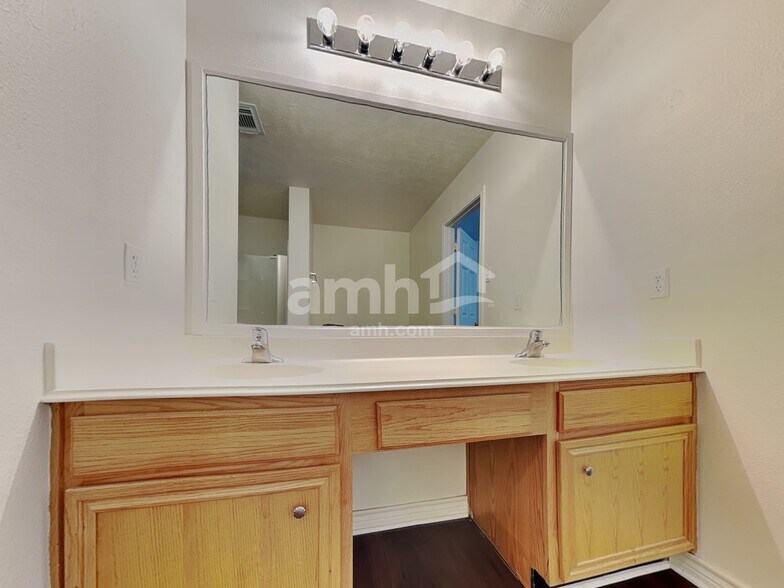 Building Photo - 12311 Claresholm Dr