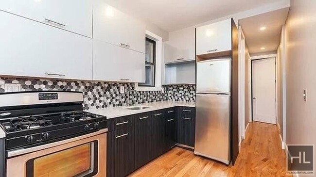 Building Photo - HALSEY STREET LARGE 3BR/Private Backyard/L...
