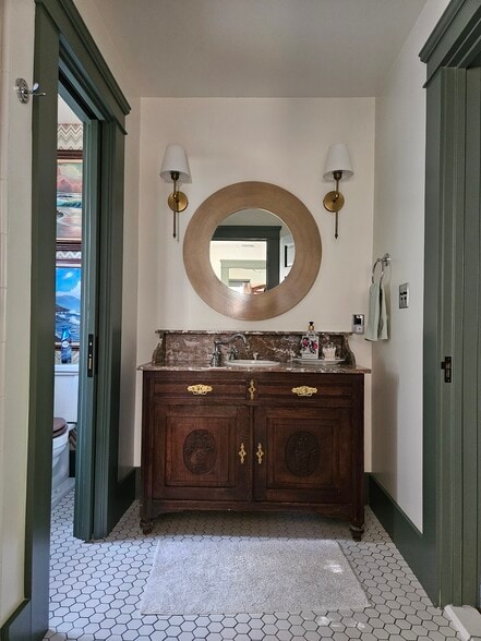 Building Photo - 139 N Ivy Ave