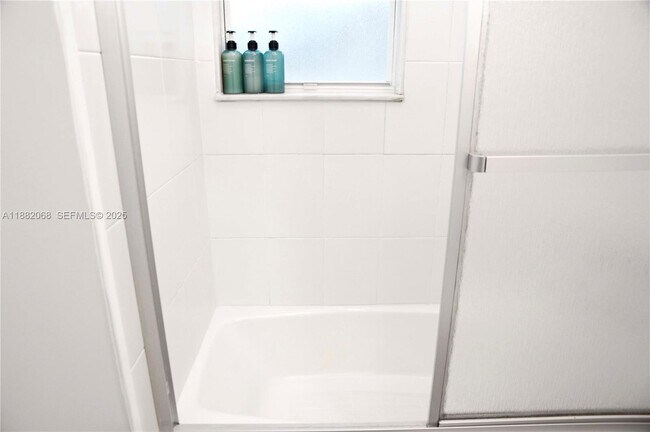 Building Photo - 722 SE Thanksgiving Ave