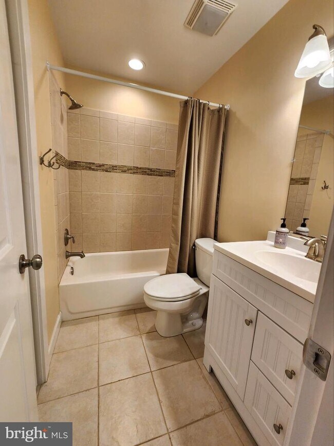 Building Photo - 540 Londontown Rd