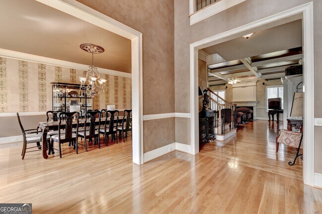 Building Photo - 8910 Pinehurst Cove