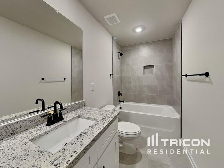 Building Photo - 3725 Saddle Bag Ct