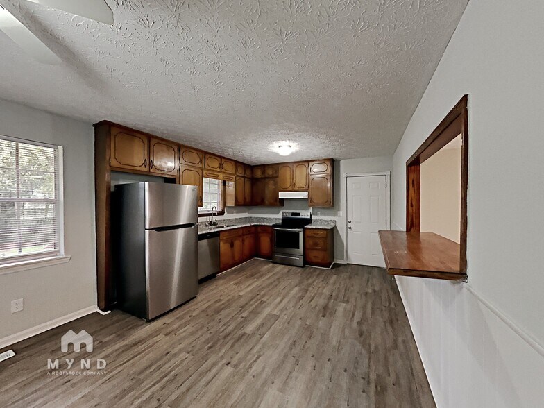 Building Photo - 3553 Charlotte Dr