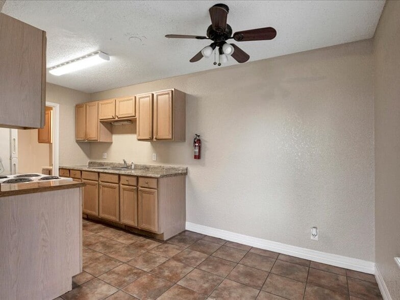 Building Photo - 5846 Elm Valley Dr