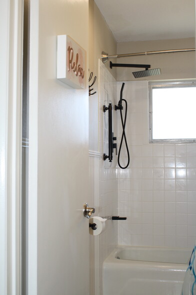 Shower - 4444 Swift Rd