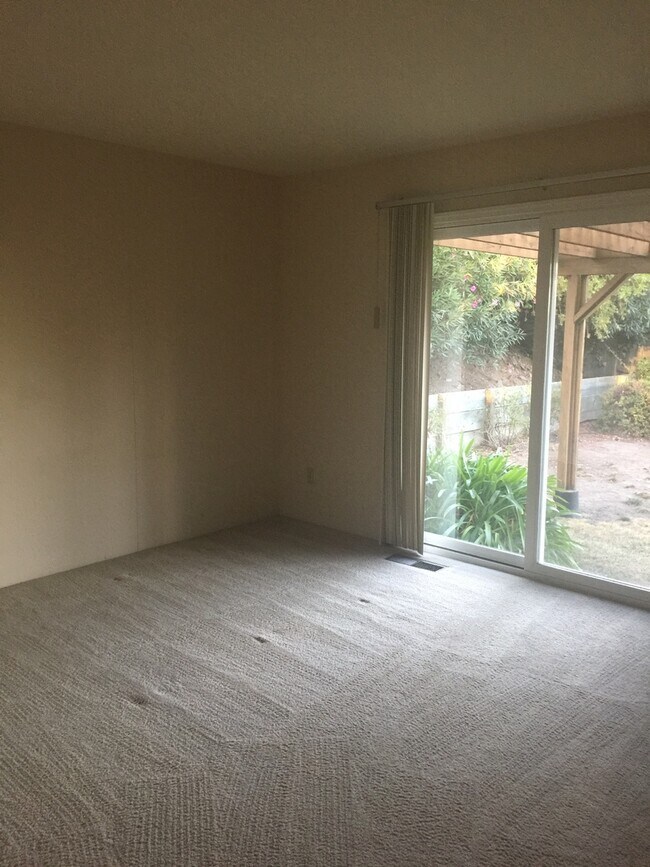 Building Photo - Available Now ~ Beautiful 4 bed/3 bath Home in Novato ~ Views ~ 2 Level