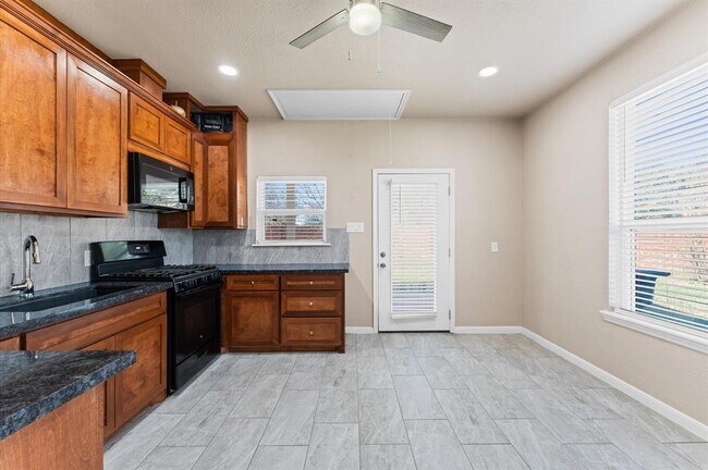 Building Photo - 7303 Enchanted Rock Ln
