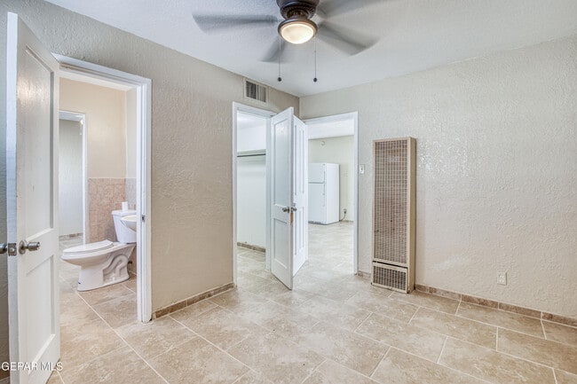 Building Photo - 3922 Hayes Ave