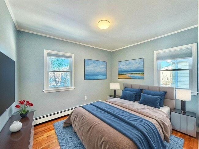 Building Photo - 305 Safford St