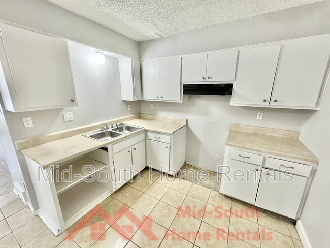 Building Photo - 3538 Christine Rd