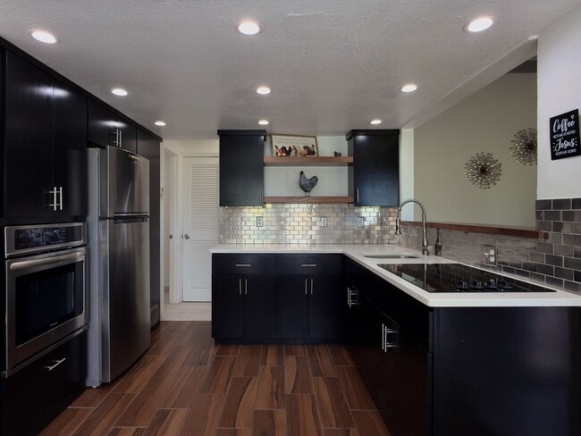 Building Photo - 15000 Ashford St