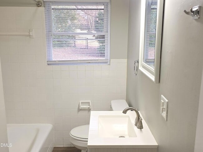 Building Photo - 409 Rose Ln