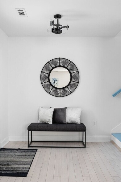 Building Photo - 325 Sanders St