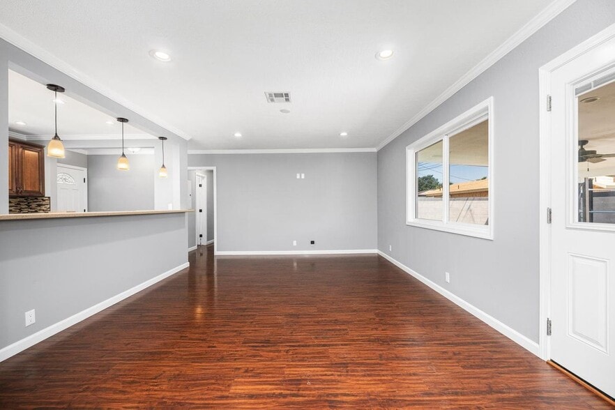 Building Photo - 5818 Woodruff Ave