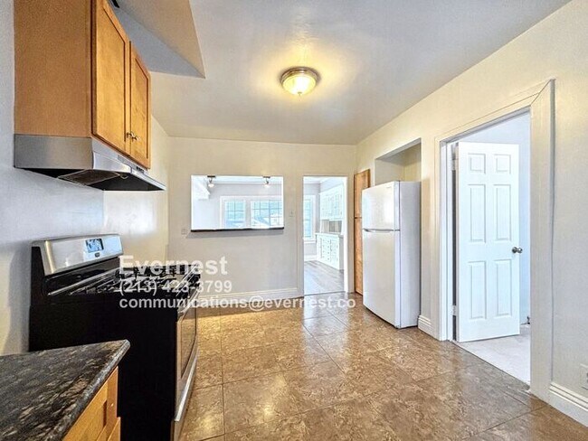 Building Photo - Charming 2-Bedroom Home with Garage and Ba...