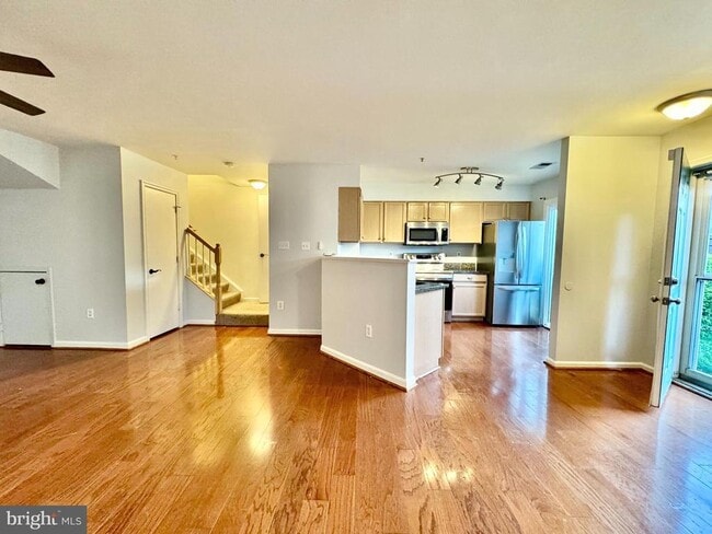 Building Photo - 4971 Clarendon Terrace