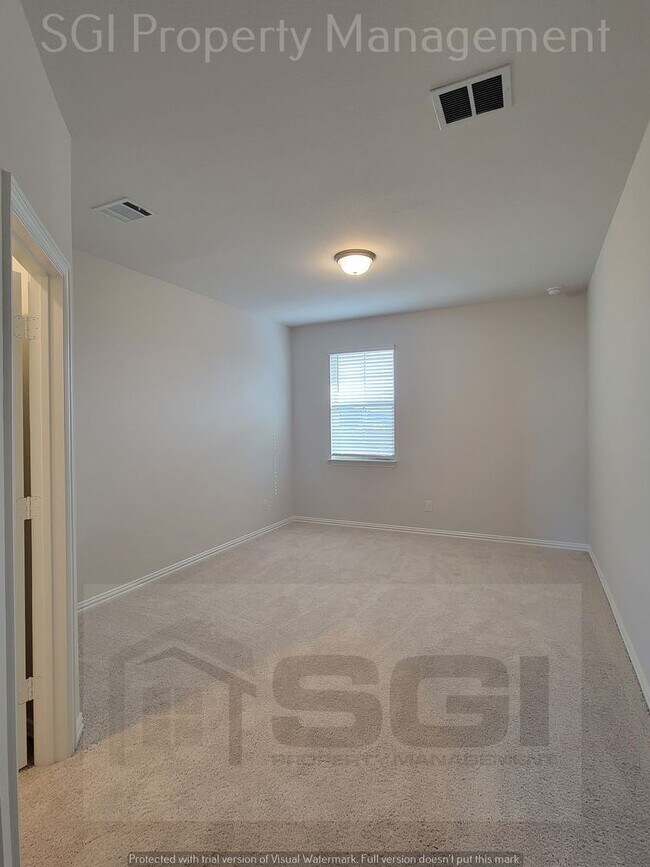 Building Photo - Incredible Brand New 6 Bedroom!!
