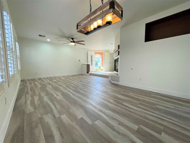 Building Photo - Two Oversized Rooms is what you looking for!