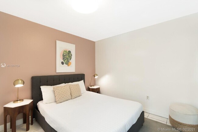 Building Photo - 5943 Biscayne Blvd