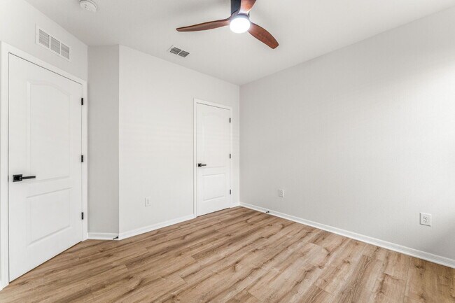 Building Photo - Charming 3 Bed, 2 Bath with Scenic Views i...