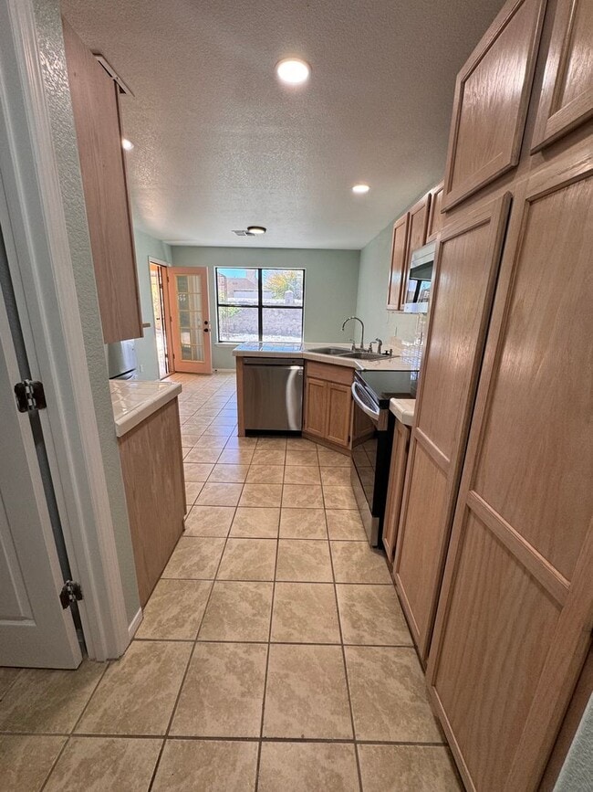 Building Photo - $700 off first months rent** Welcome to your new home sweet home in the charming Los Colinas area!