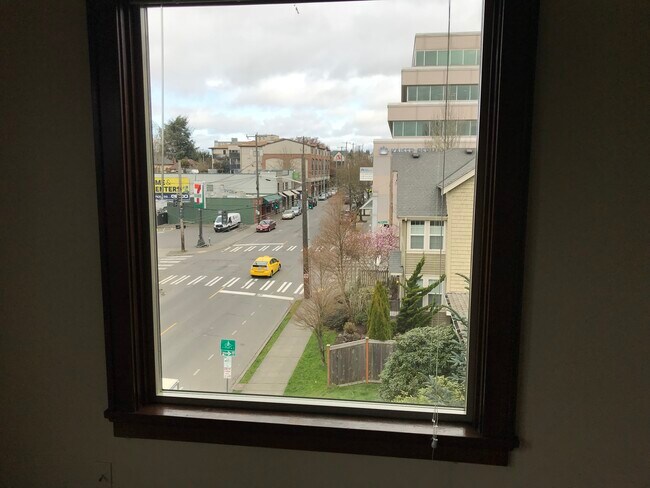 Building Photo - 1810 15th Ave