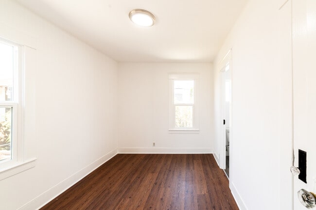 Building Photo - 2325 W 36th St
