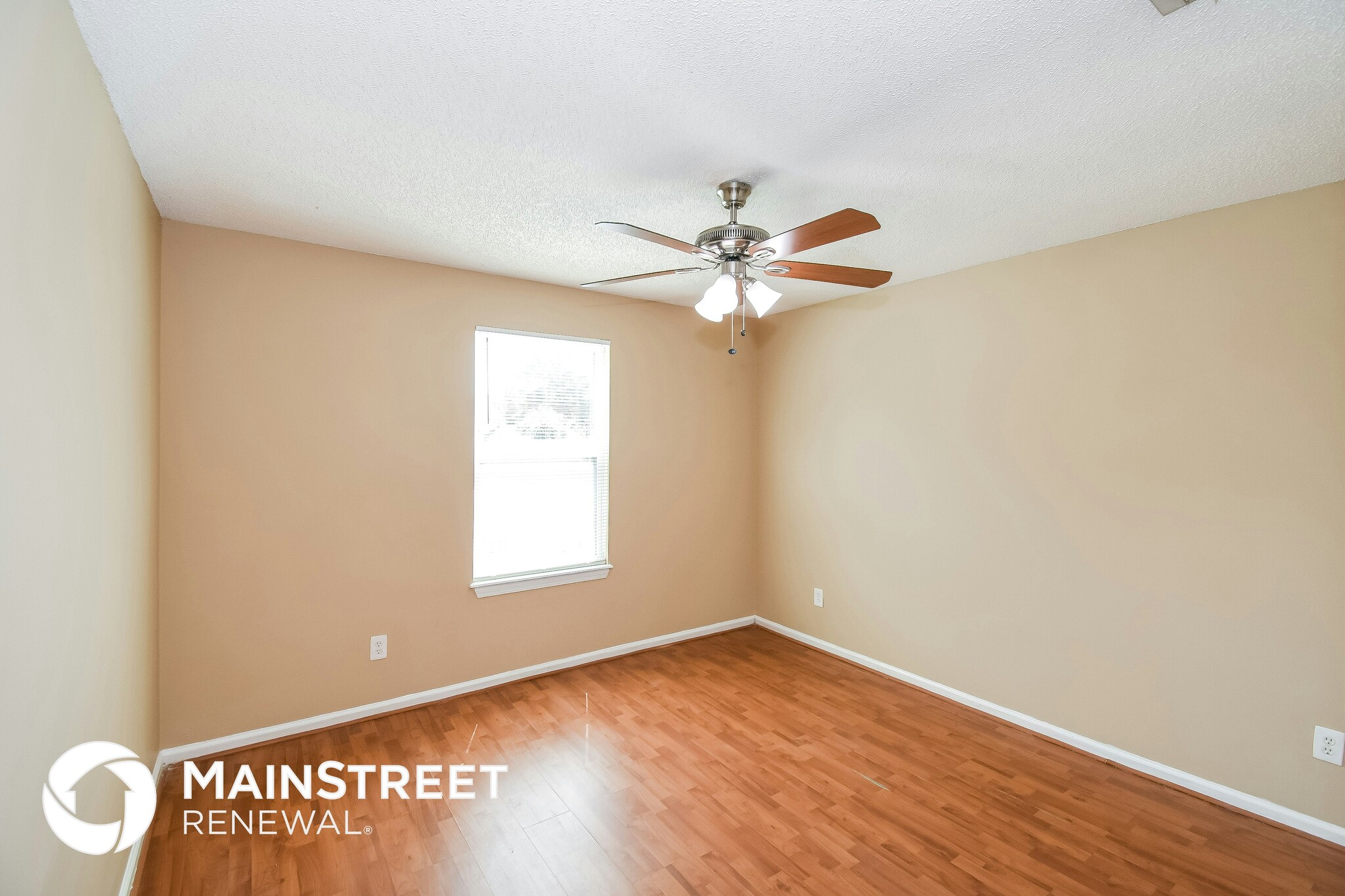 Building Photo - 1859 MacKenzie Ct N