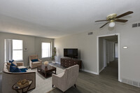 Building Photo - Hillcrest Apartments