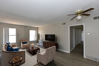 Building Photo - Hillcrest Apartments