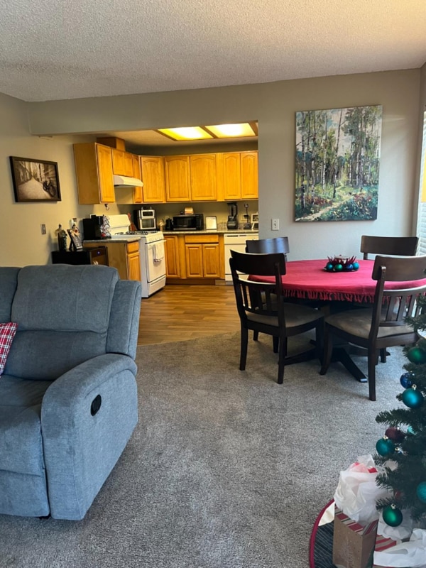 Building Photo - 32 W 7th St