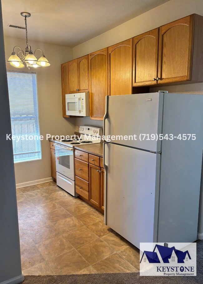 Building Photo - Near Parkview Hospital 3 Bed, 1 Bath Home W/D, Dishwasher Included $1600/$1600