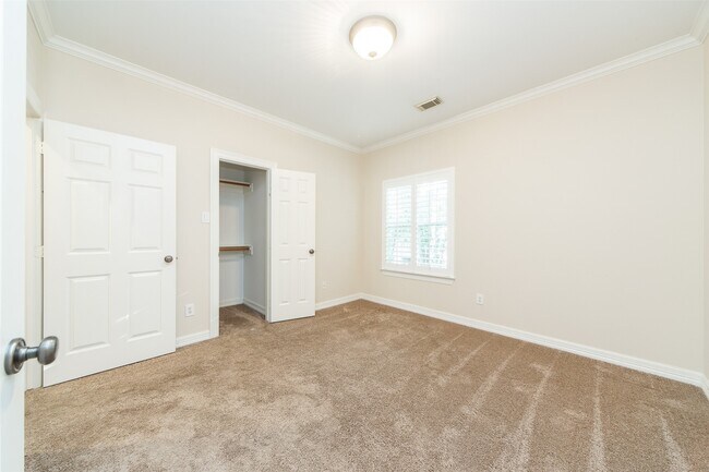 Building Photo - 6318 Elm Ct