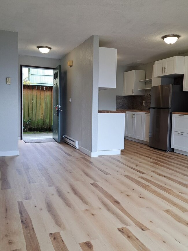 Building Photo - Bremerton Area Duplex