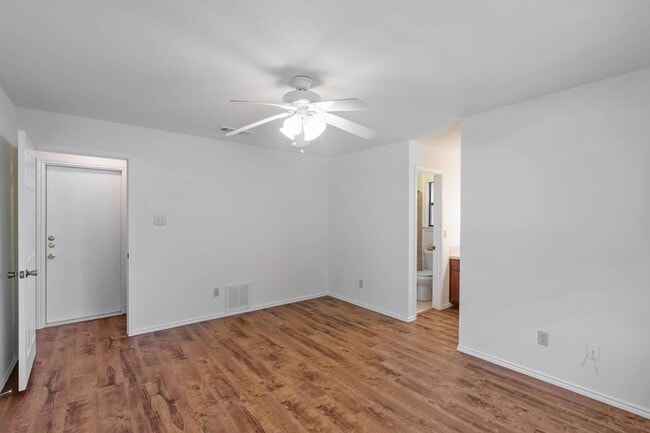 Building Photo - 1802 Dixie Ln