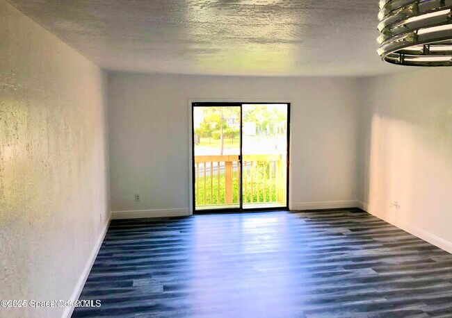 Building Photo - 2100 Forest Knoll Dr NE