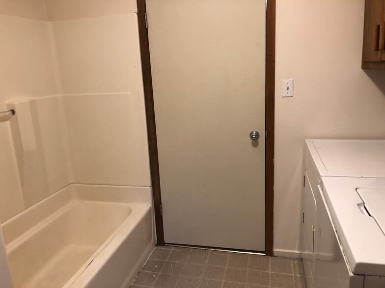 Building Photo - 1048 NE Monroe St