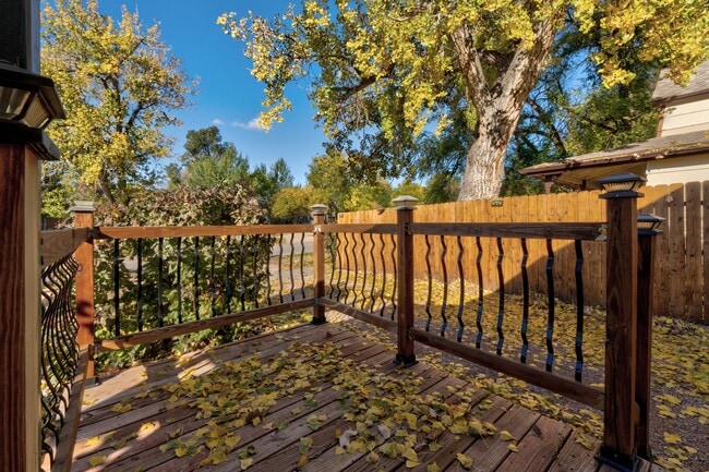 Building Photo - 812 Allen Ave